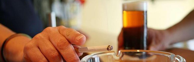Informe OMS: Chile entre los cinco países que más fuman en el mundo y el más bebedor de América