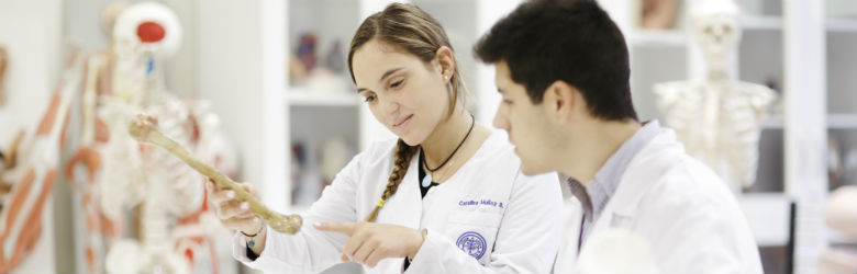 Facultades de Medicina de U. San Sebastián y U. de Buenos Aires firman convenio de colaboración