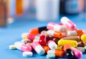 Cenabast advierte grandes márgenes de ganancia por venta de medicamentos en farmacias