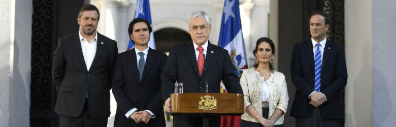Piñera firma proyecto de ley que establece un ingreso mínimo garantizado de $350 mil